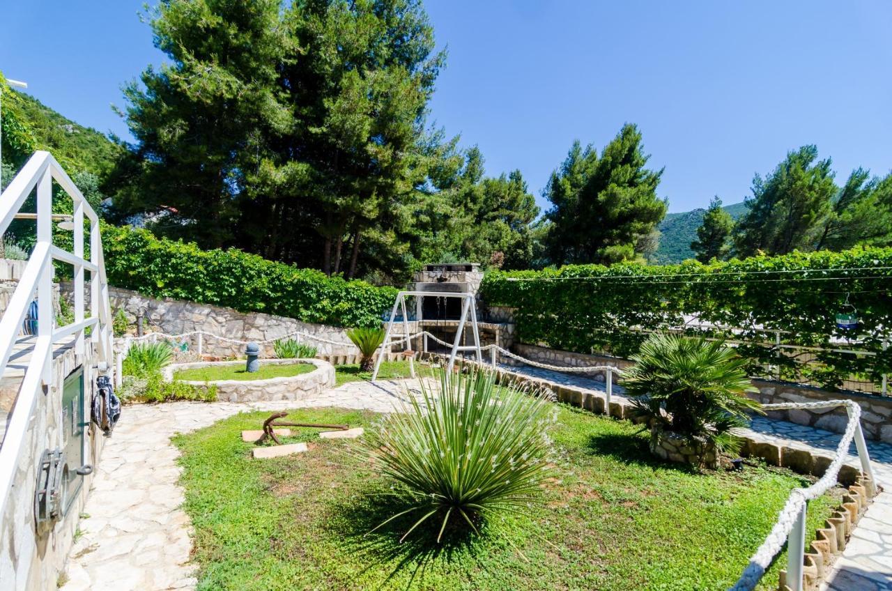 Apartments By The Sea Zuljana, Peljesac - 10233 Exterior photo
